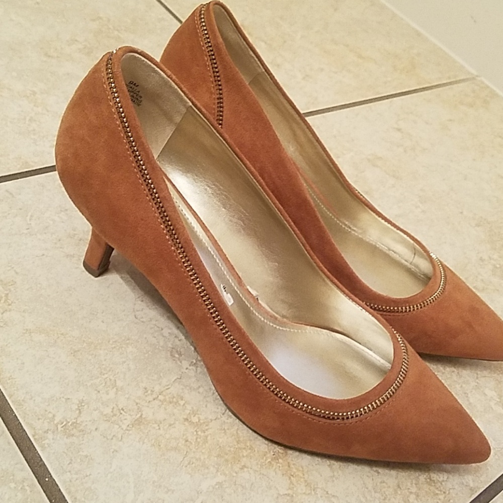 Suede pumps